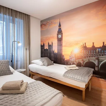 Arta Center - With Private Parking Пула