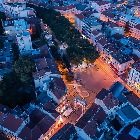 Apartment Arta Center - With Private Parking Pula