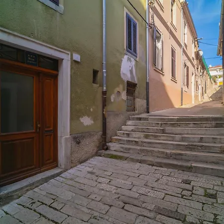Arta Center - With Private Parking