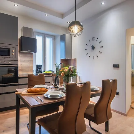 Arta Center - With Private Parking Apartment *