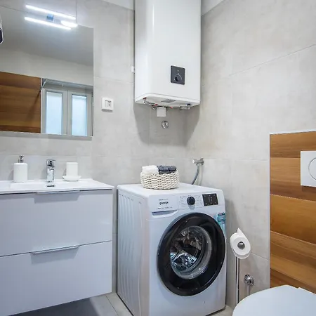 Arta Center - With Private Parking Apartment