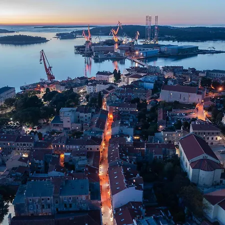 Arta Center - With Private Parking Apartment Pula