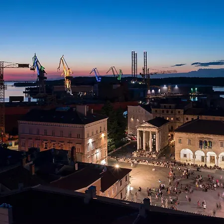 Arta Center - With Private Parking * Pula