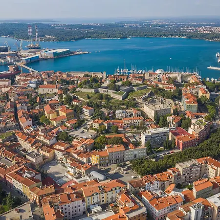 Apartment Arta Center - With Private Parking *